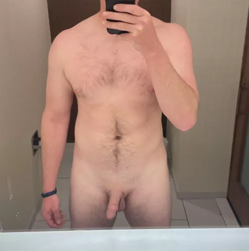 (22M 225lbs. 6’4) trying to keep up the confidence and keep going to the gym. Want that ideal physique!