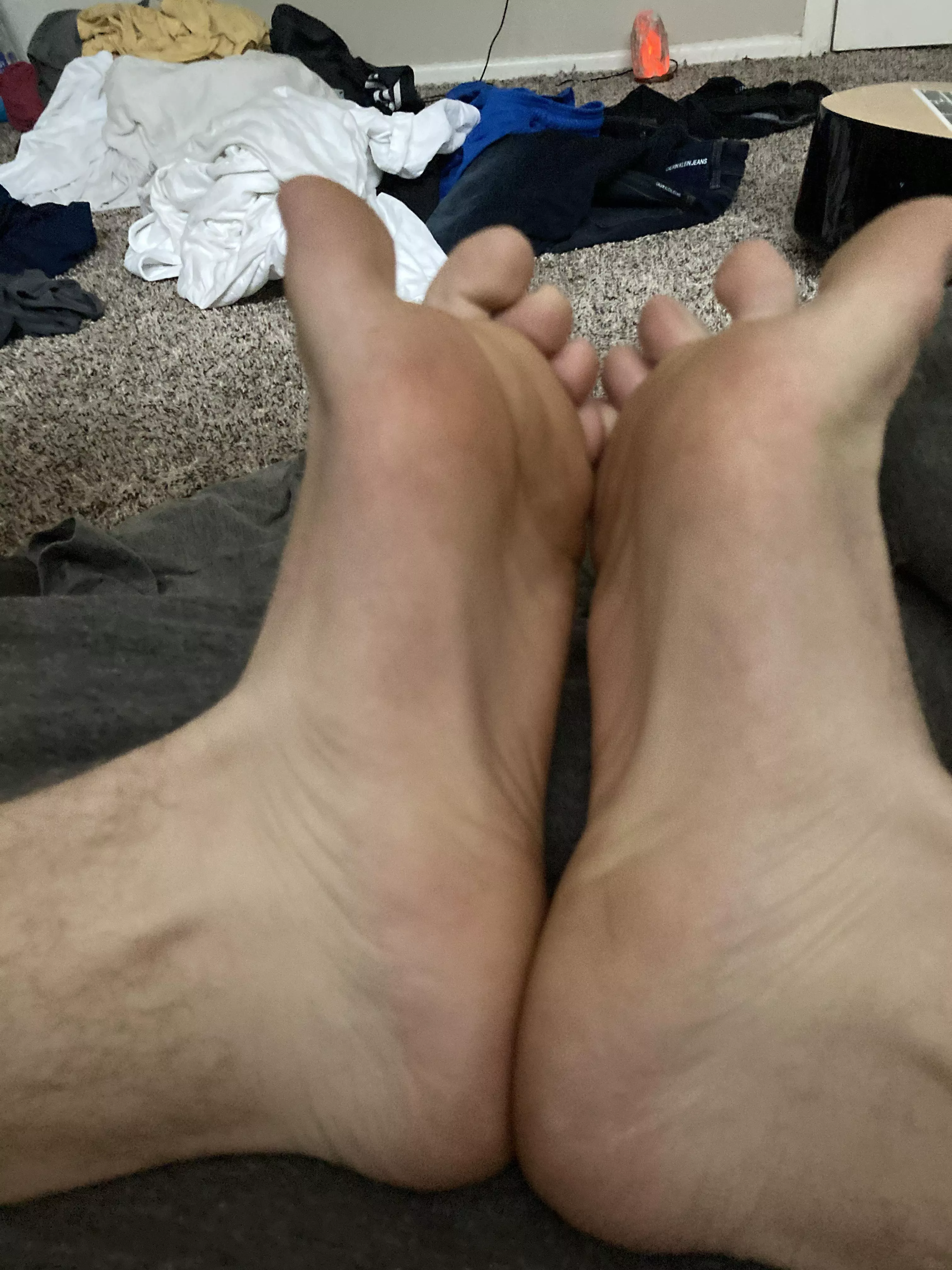 (23) I’ve never given a footjob before, but I’d really love to someday!! 💙☺️🧡