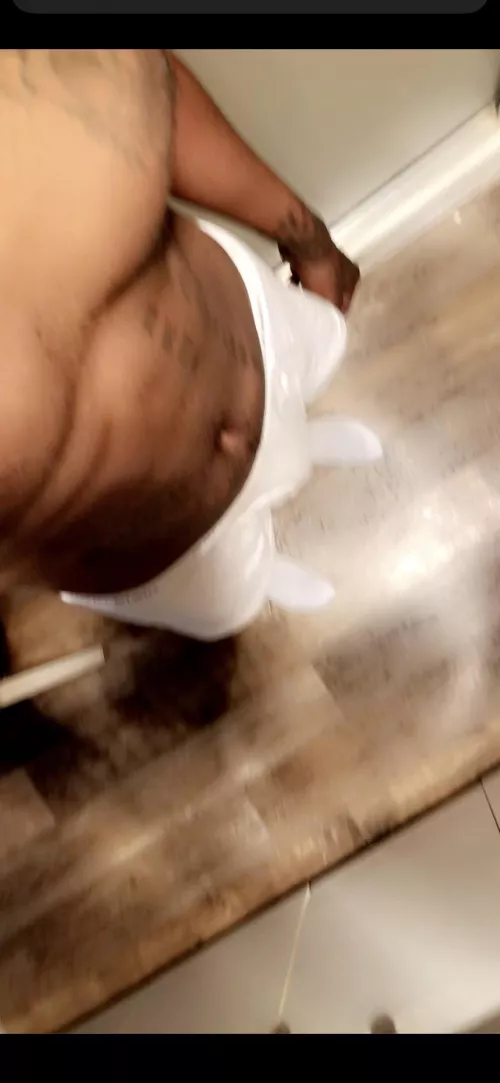 23, lightskin, tall, long schmeat, deep voice, verbal, white nike socks and chain. Bro time? Boxing? Backwoods? Msg me for my snp