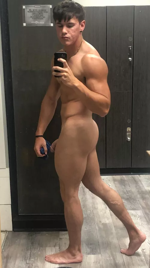 [23] Spot me on the gym floor before you spot me in the locker room