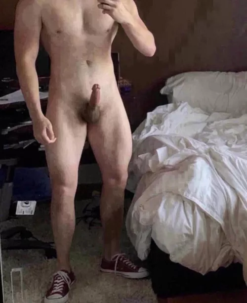 24 aus. Looking for muscular or fit guys to bust my week load live with me. No face. Muscular +++ verbal +++ haven’t cum for 10 days send ASL and body pic. Add Snapchat:jockhunter22