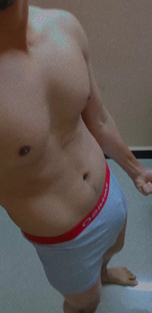 24 cute femboys and smooth bottoms hmu 😈😈