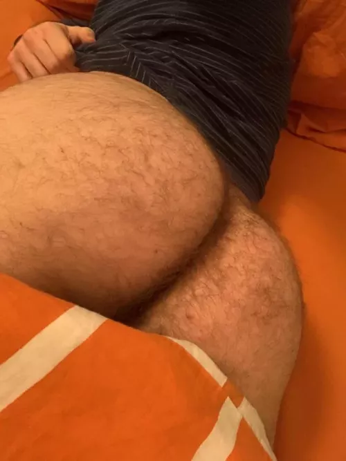 24 in shape bottom bro with a big tight furry bubble butt. 😈I’m horny as hell, dm me or Add my Snapchat: Sct22481