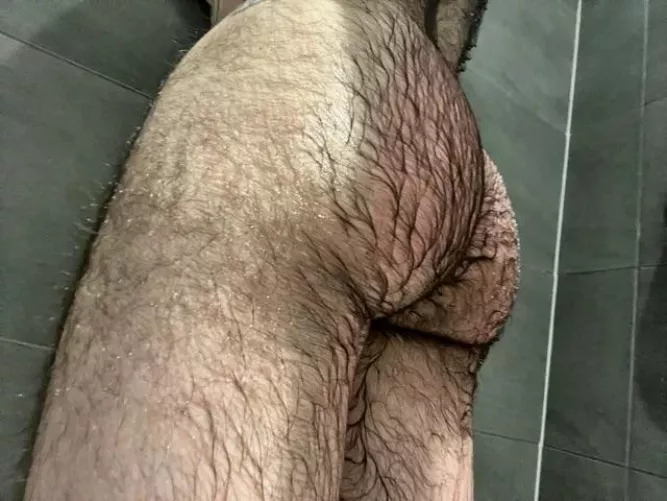 24 let’s shower together 💦 DMs are open