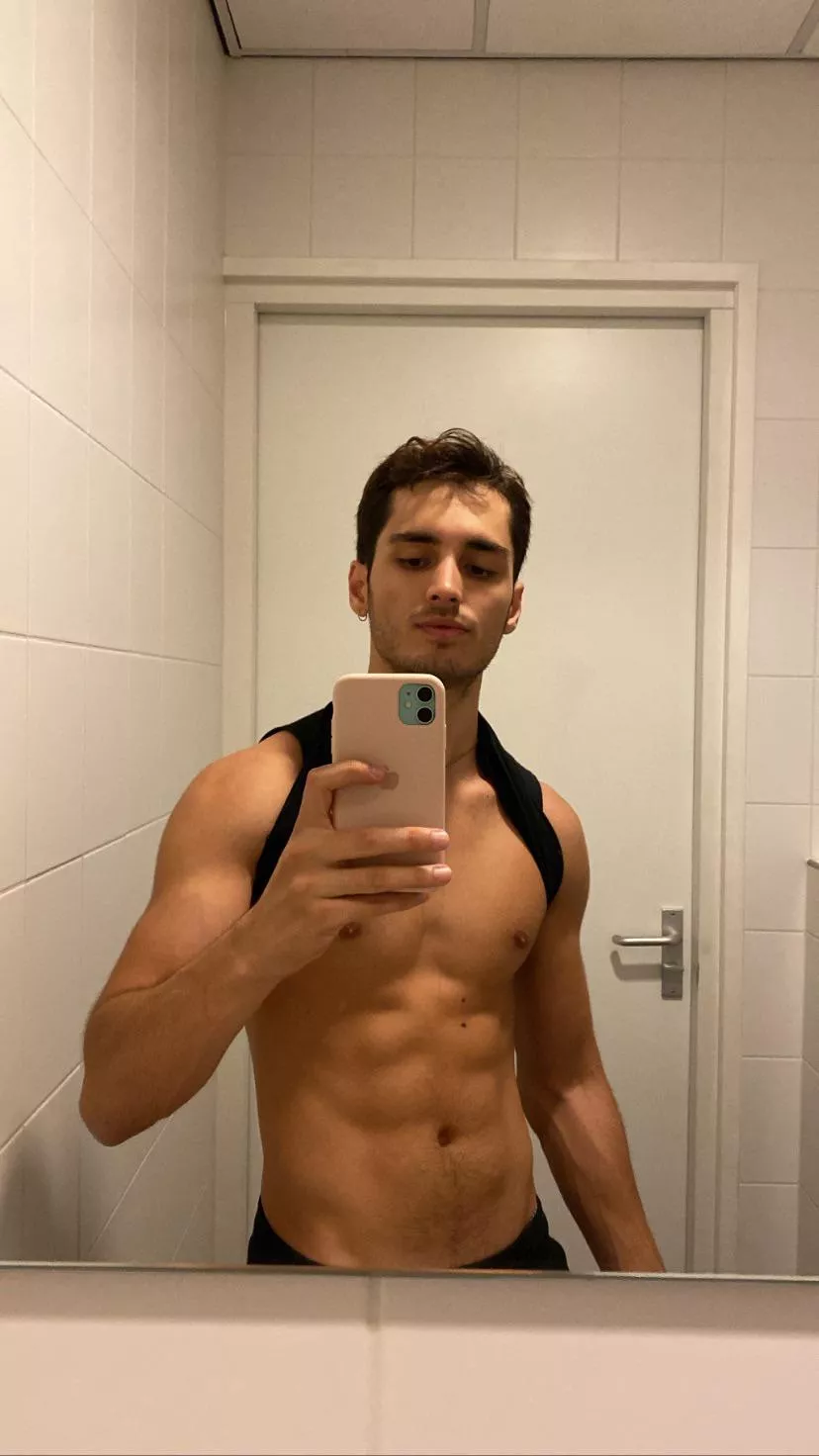 (24) post workout pic
