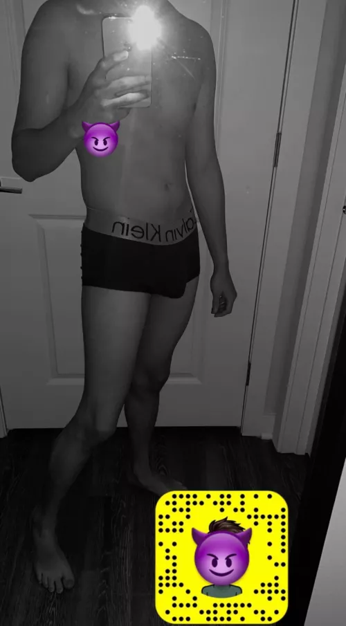 24 slim fit guy with a big cheating/cuckholding kink, snap me if you’re kinky too