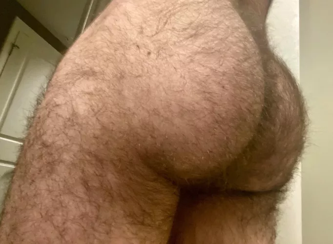 25 in shape bro with a big furry ass. 😈I’m horny as hell, DM me or add my snap: FurryBubbleBy