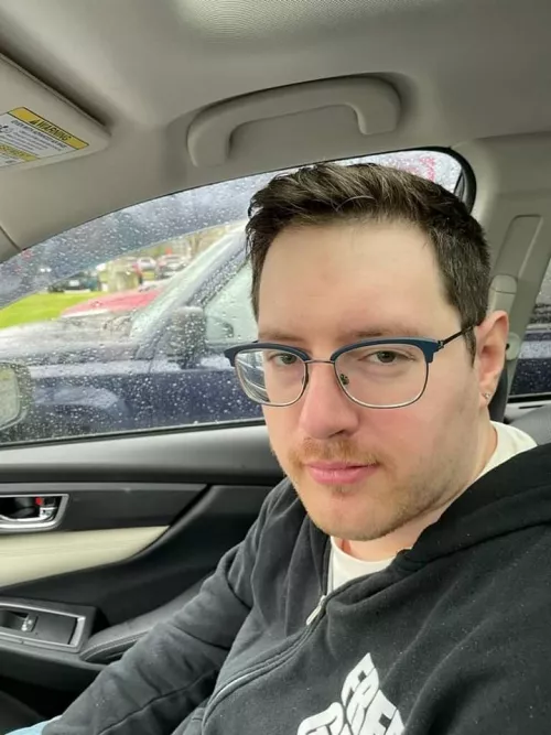 (26M) Haven't posted anything here in ages. Hi fellow gaymers.