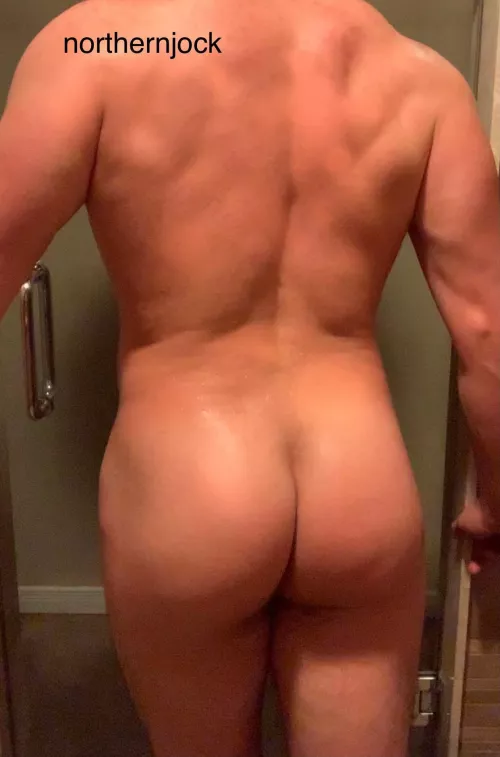(28) Any bros looking to shower with a buff athlete?