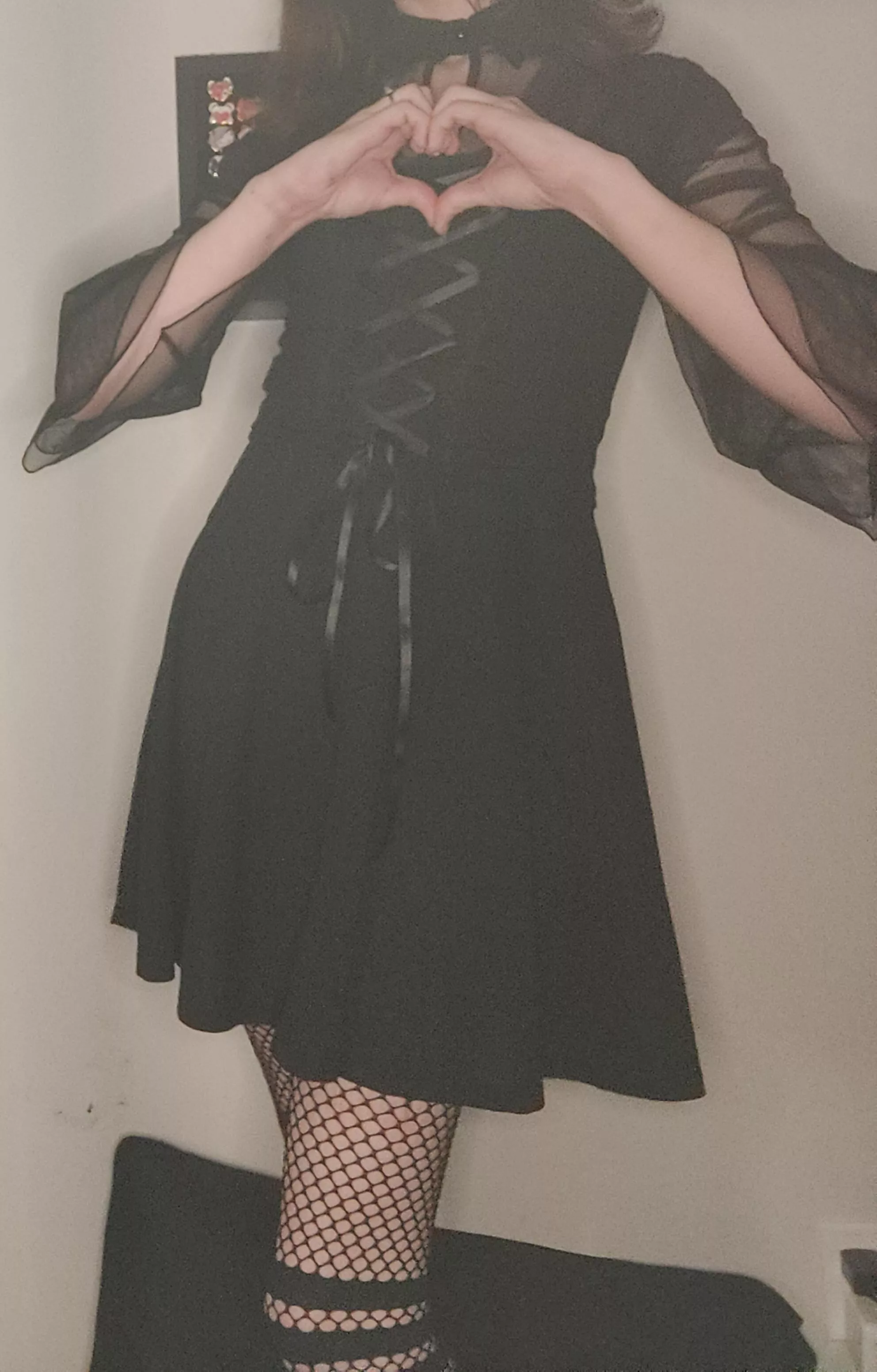 <3