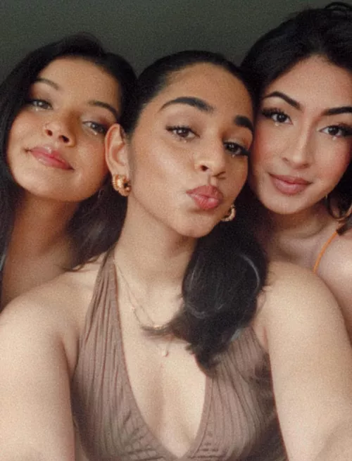 3 Indian chicks