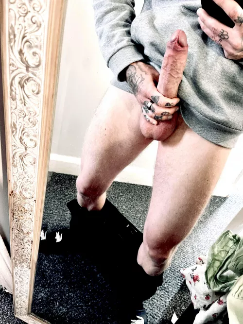 [33] How’s this timber? Turning you on? 🤤