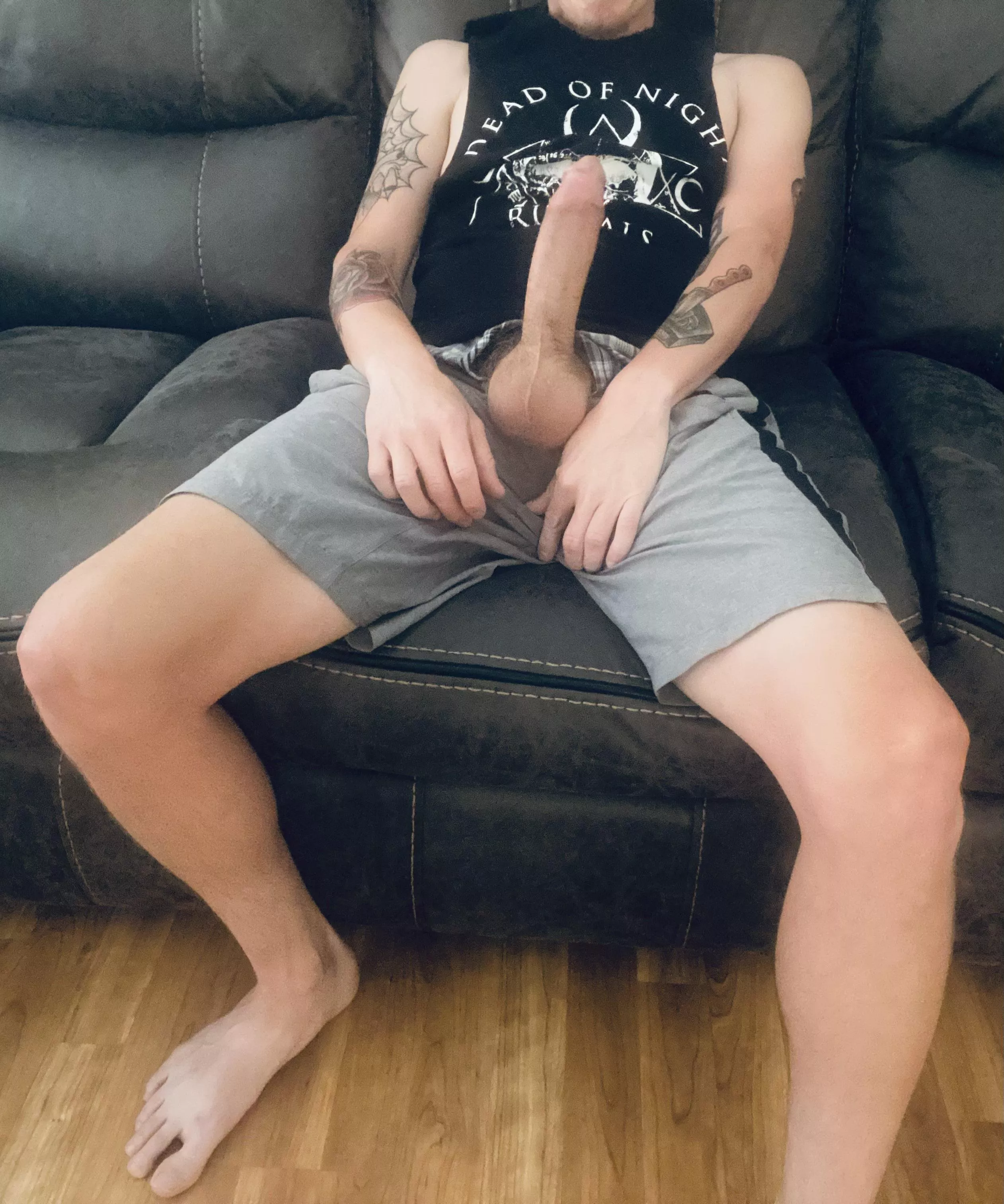 (36) Wanna sit back and relax while I get my big dick worshiped 😋