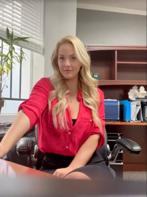 37F mom of 3. Just trying to get your attention