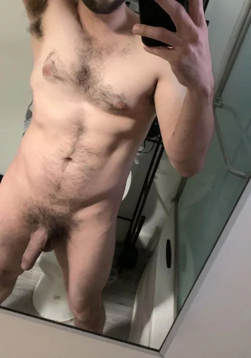 39 hung geeky latin Papi here. Who wants to have some fun? Link in bio 😈