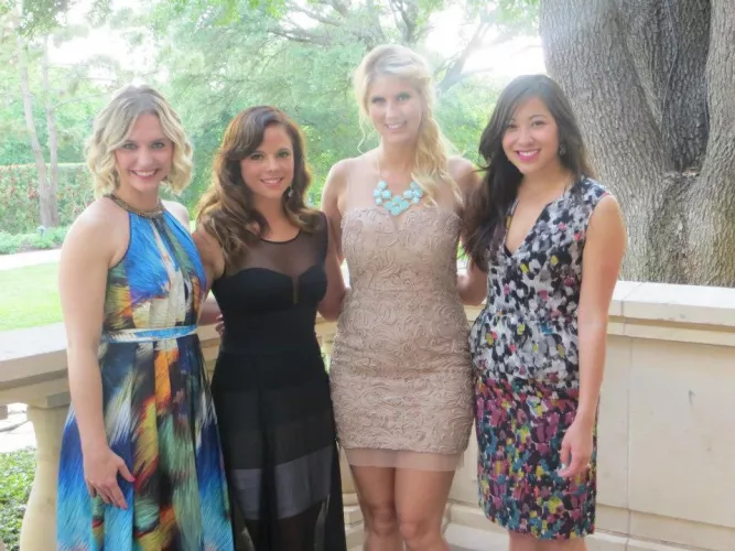 [4] Hot Babes, dm open