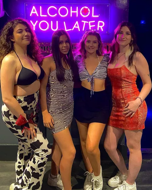 [4] very pretty women