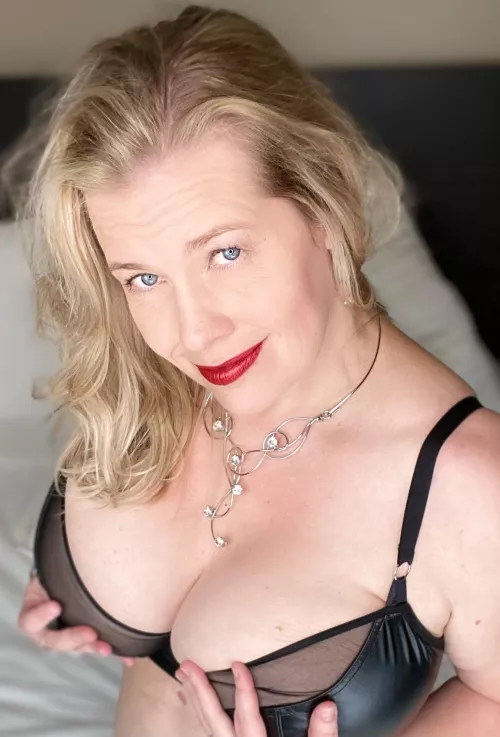 (42) Caress my breasts (f) 💋