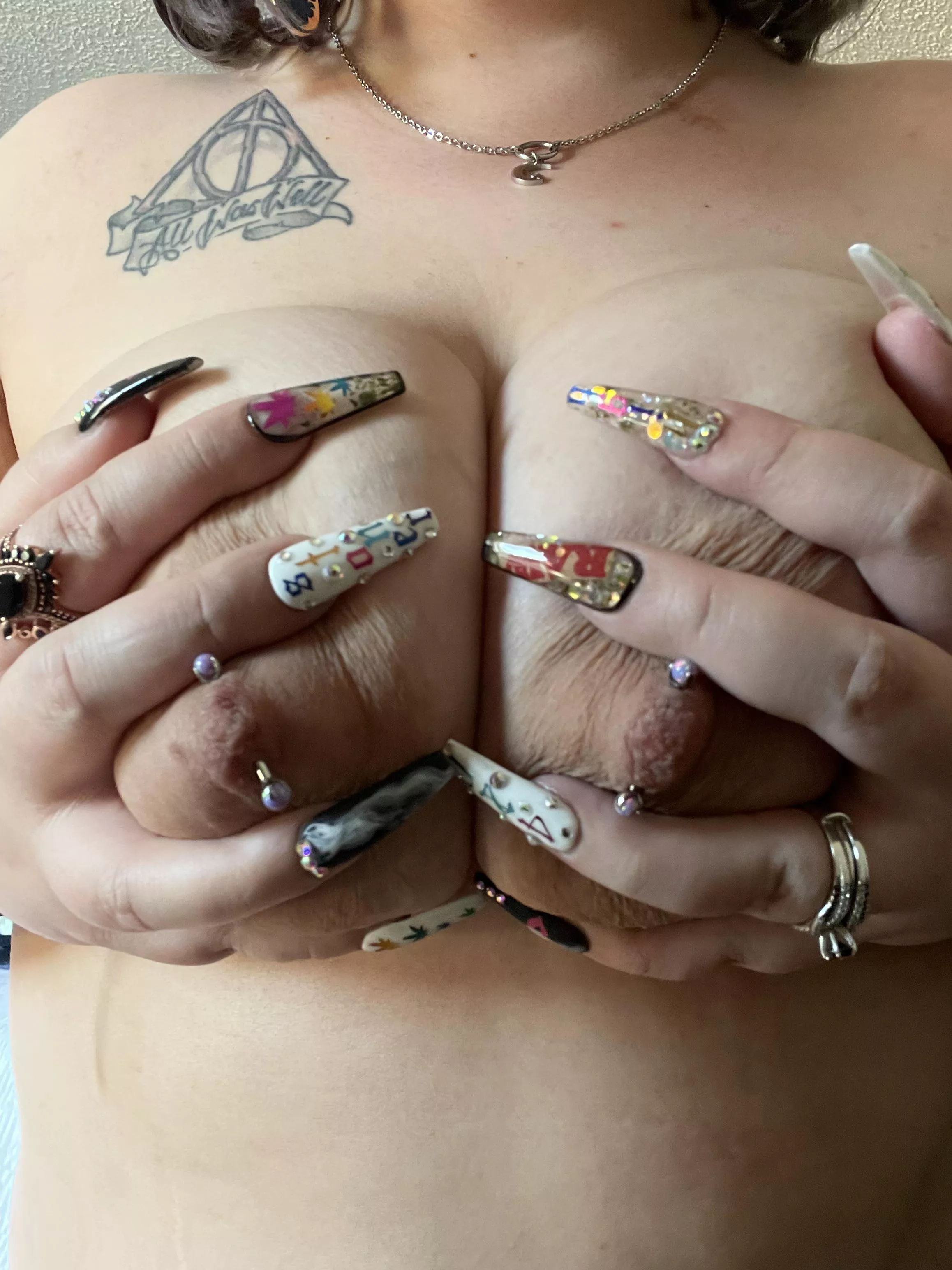 420 nails 😍[f]