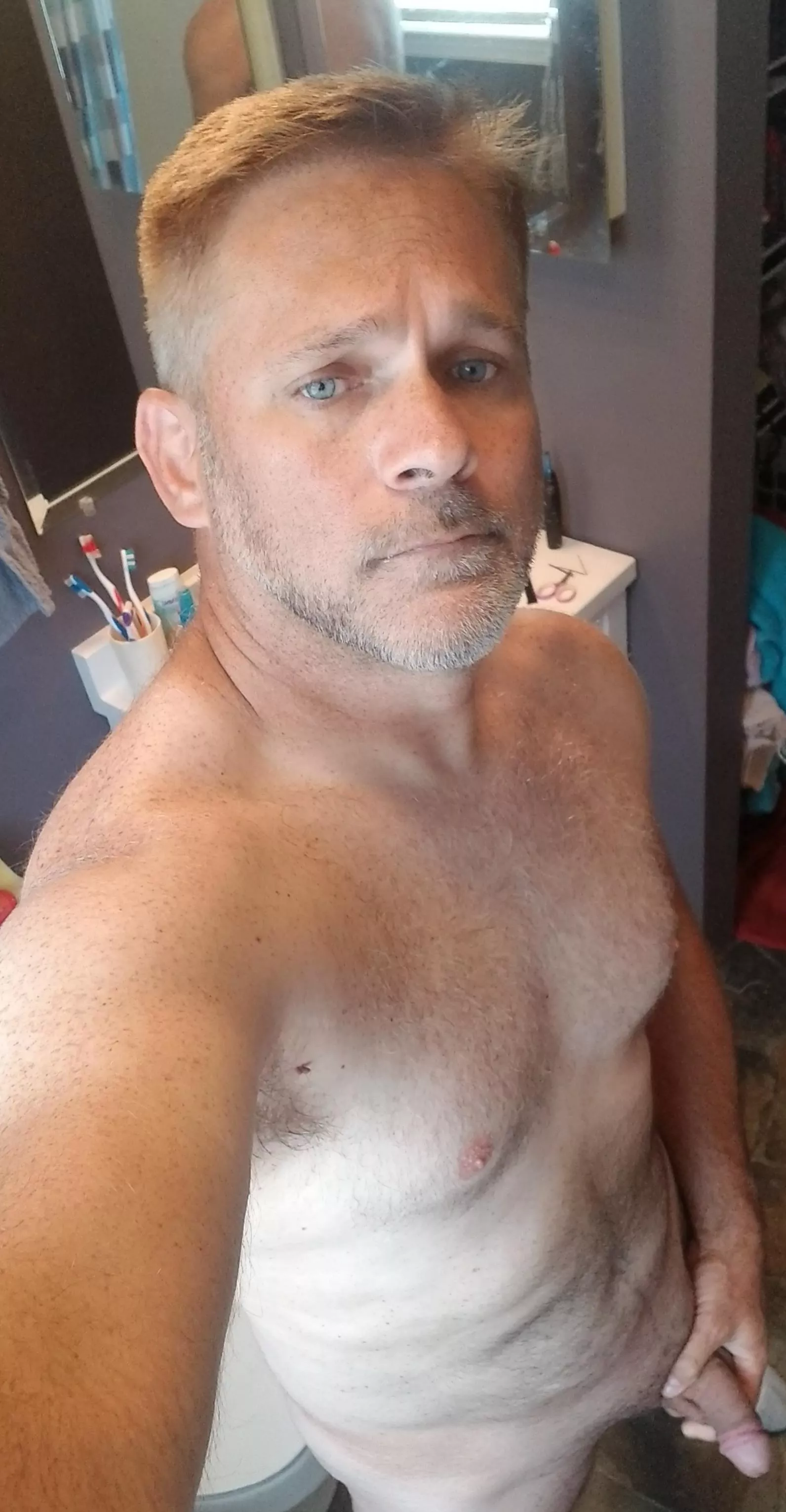 [44] 6'0 219lbs