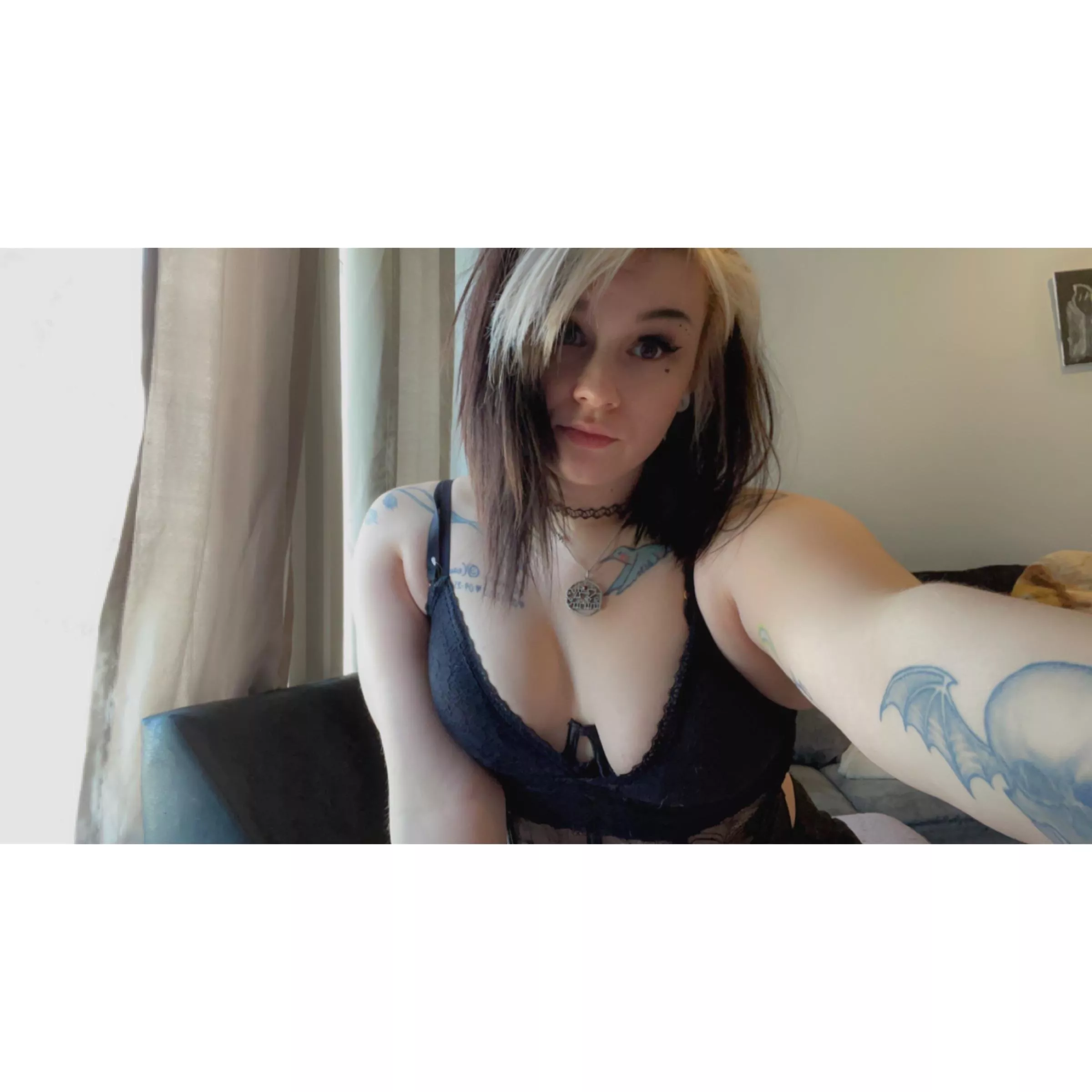 50 % off right now.. come check me out & let’s have some fun 🖤
