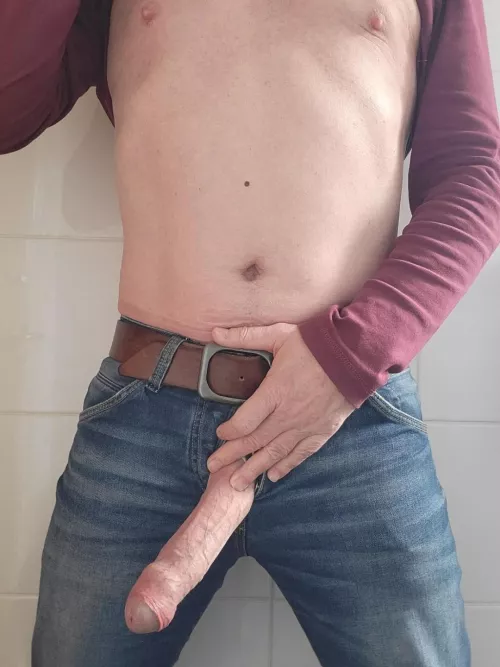 (56) Dad bod and cock! 😜