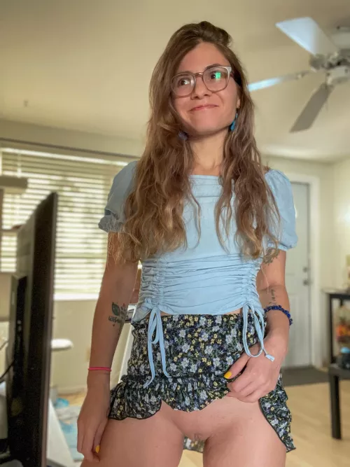 5ft of pure awkwardness, any takers? 🙃💕