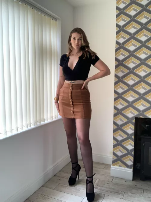 6’3 tall [f] in 6inch heels.. you can imagine the looks I got walking around in these shoes 👠