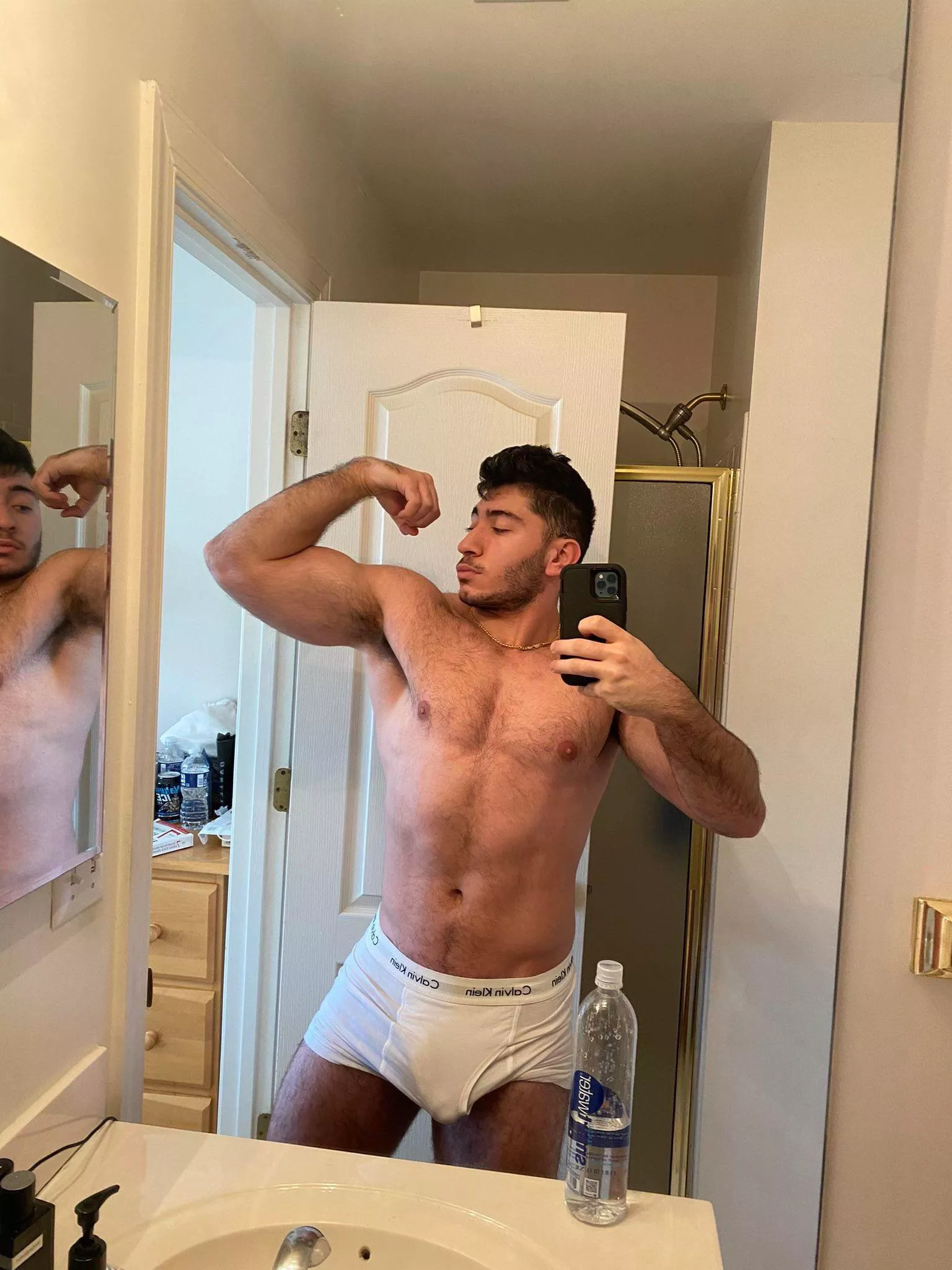 9 inches in tight boxers 🥲