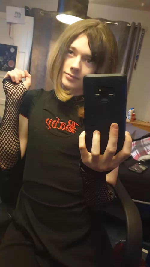 A bit of an old photo as I haven't had the confidence to go full fem for a while but I'm getting there 😁