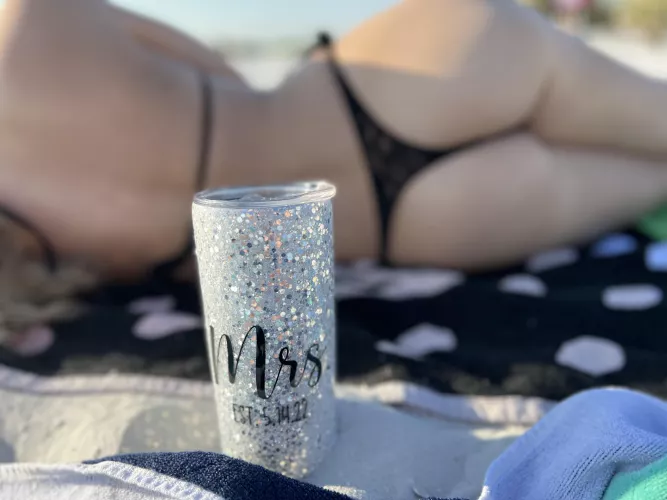 A little honeymoon action on the beach😘 [image]