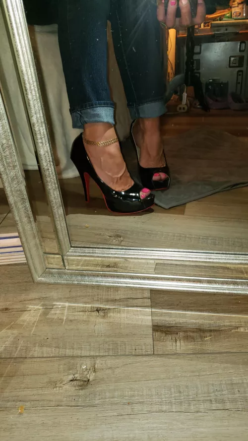 A little peep of the toe ~