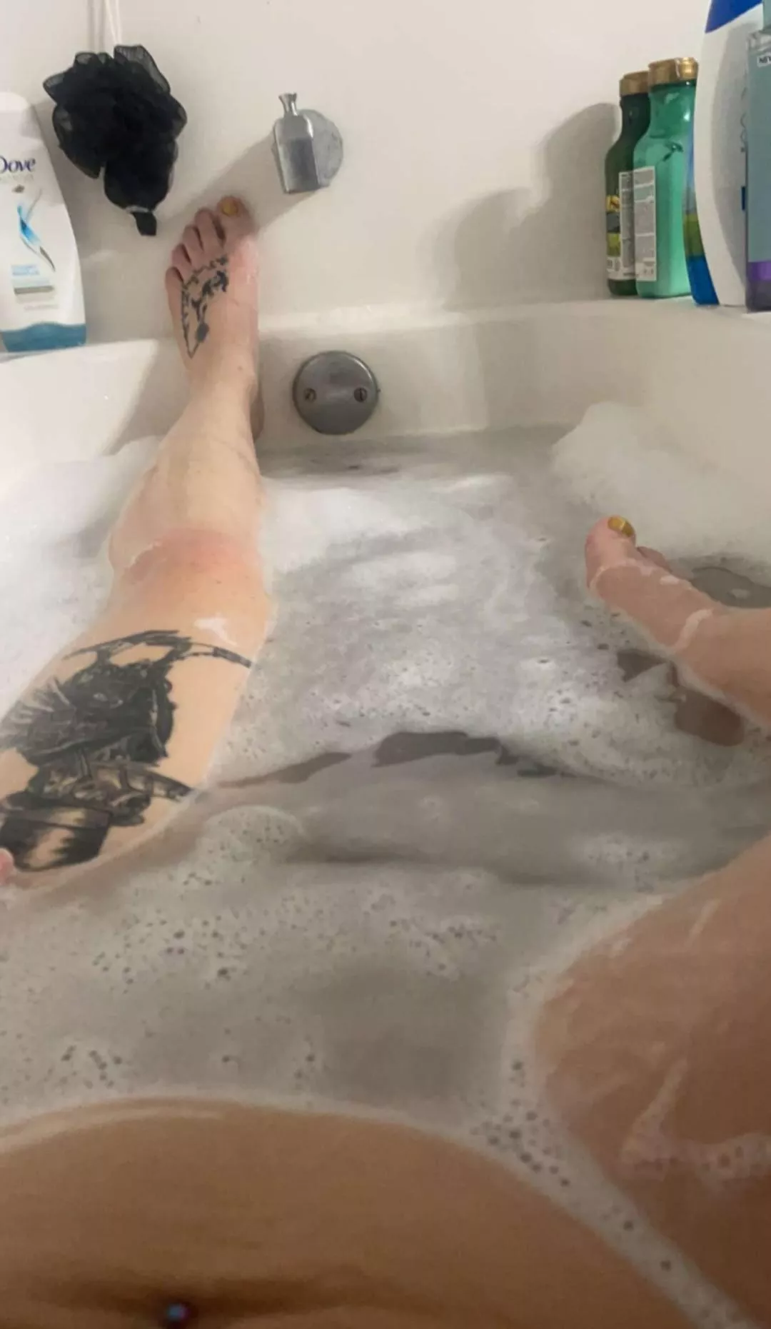 A nice relaxing bubble bath! Hit me up for more 💋