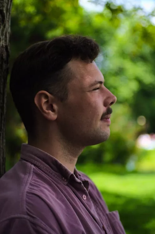 A photographer friend of mine took an impromptu headshot today and this is like, the first pic of myself I like, so thought I'd share 🥰