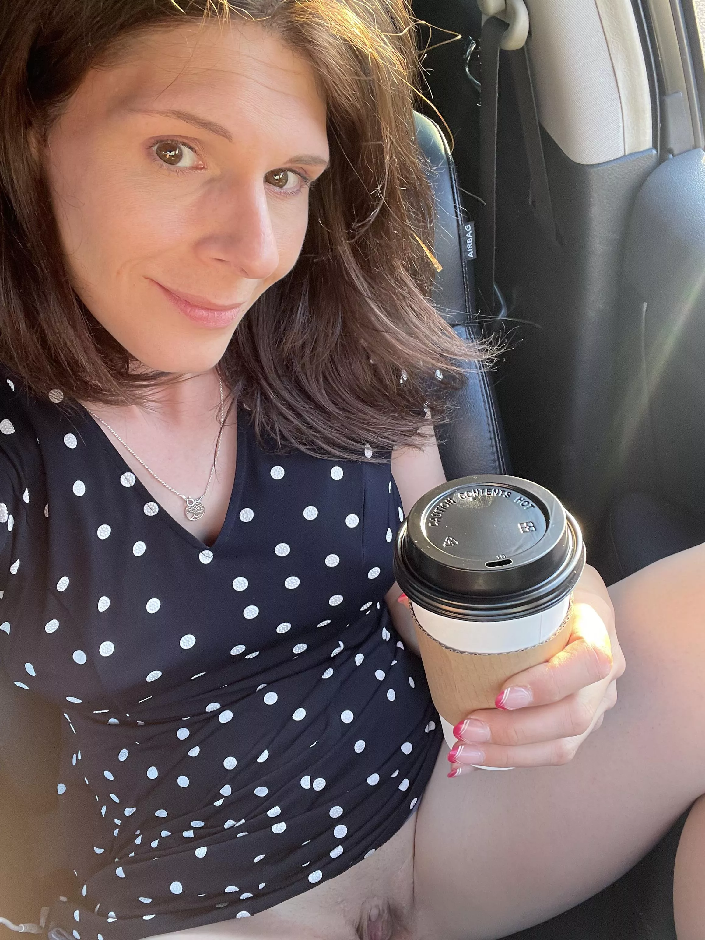 A vanilla latte with cinnamon powder always makes a difference in my day ☕️40F☕️