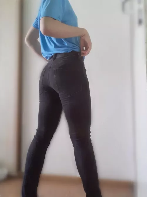 About to head out... Just need a quick opinion on my Jeans