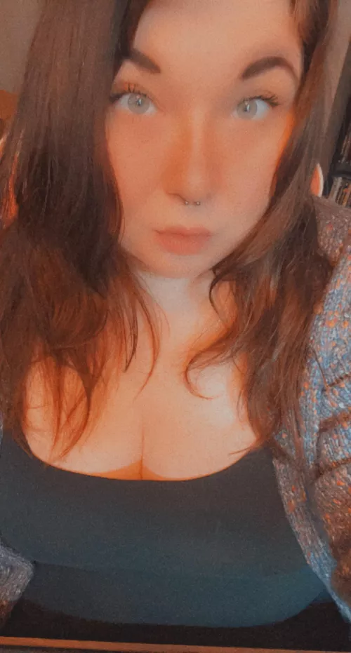 About to Hop on PS4. Play with me? 🥺