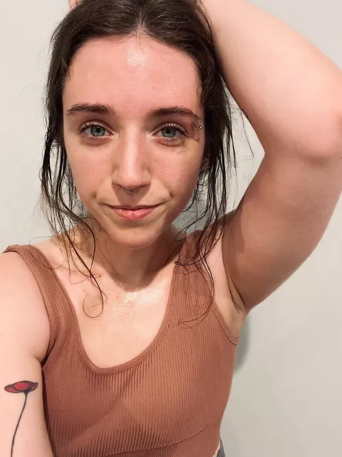 Accepting guesses for what made me such a sweaty girl 😈