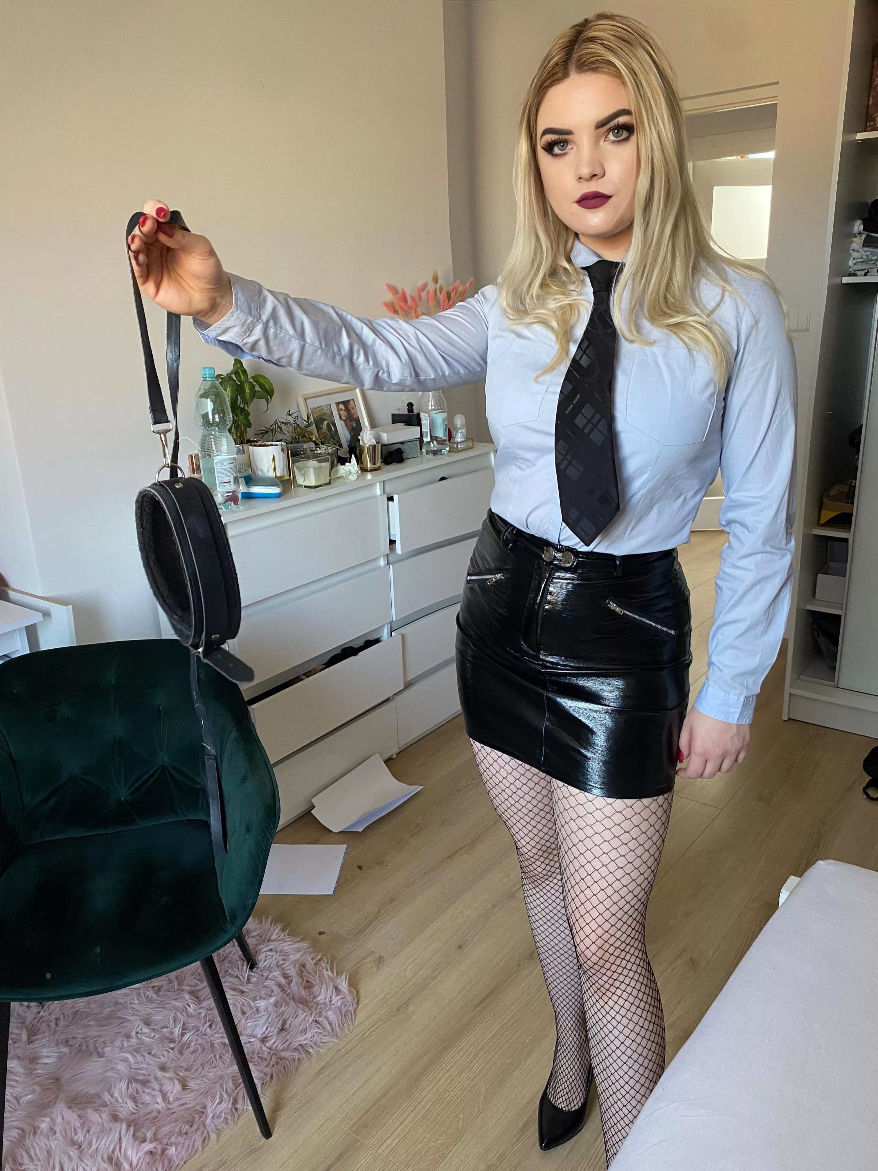 After hard day in office I’m ready for some hard bdsm tonight [f]