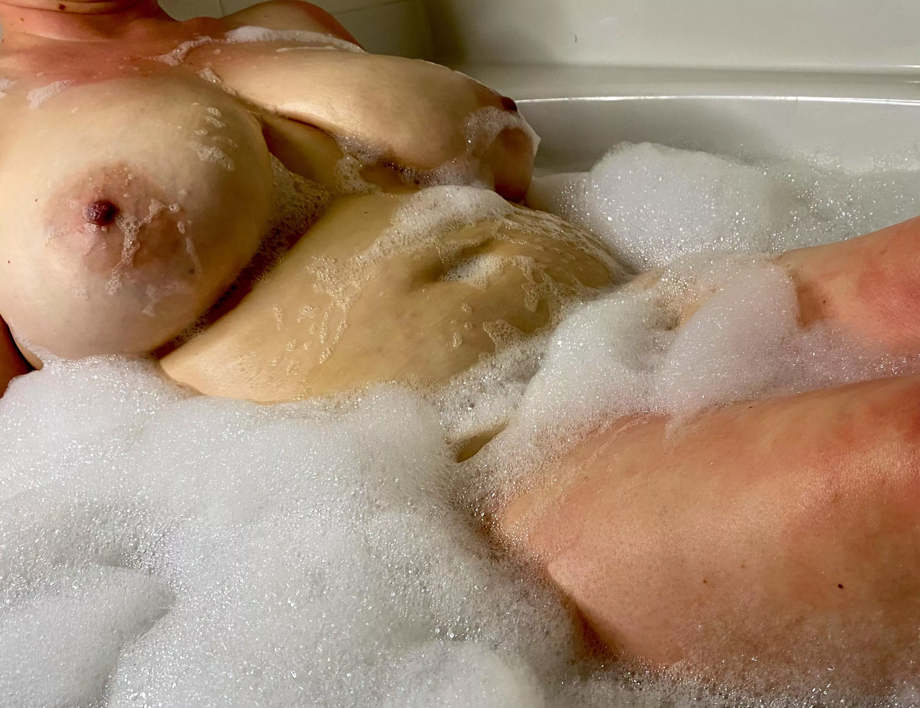 All soaped up. Cum play with me! 💦💦