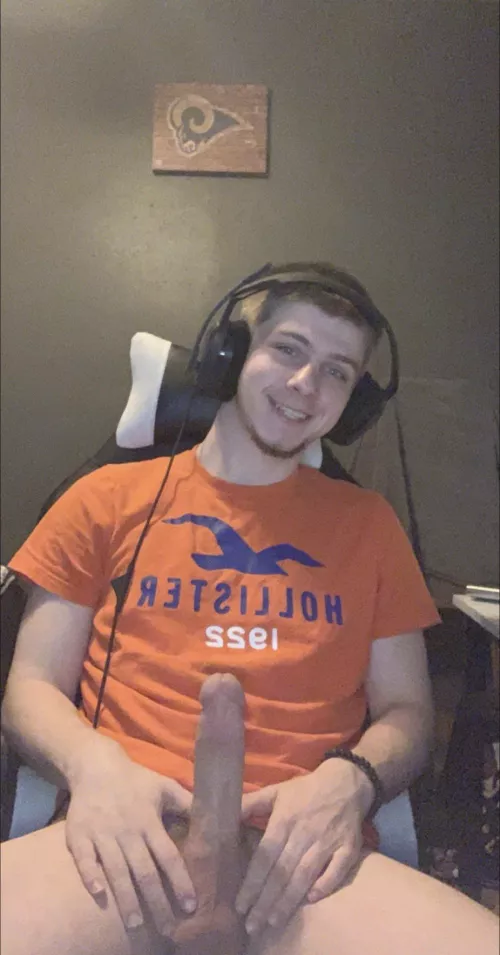 Always nervous about posting my cock so please don’t up unless you’d honestly 100% give me head