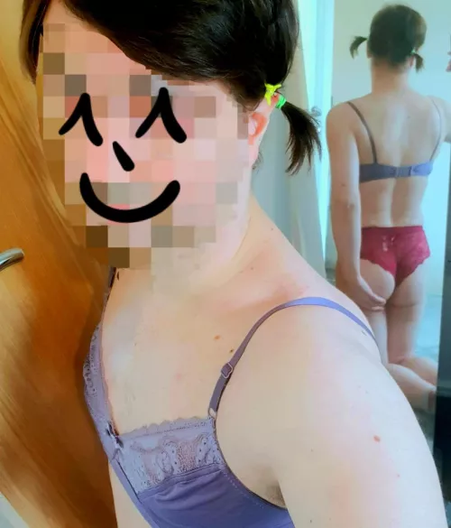 Always wanted long hair and a cute ponytail but my hair isnt long enough yet... wondering if maybe in the meantime you might enjoy pulling my tiny pigtails instead 😈