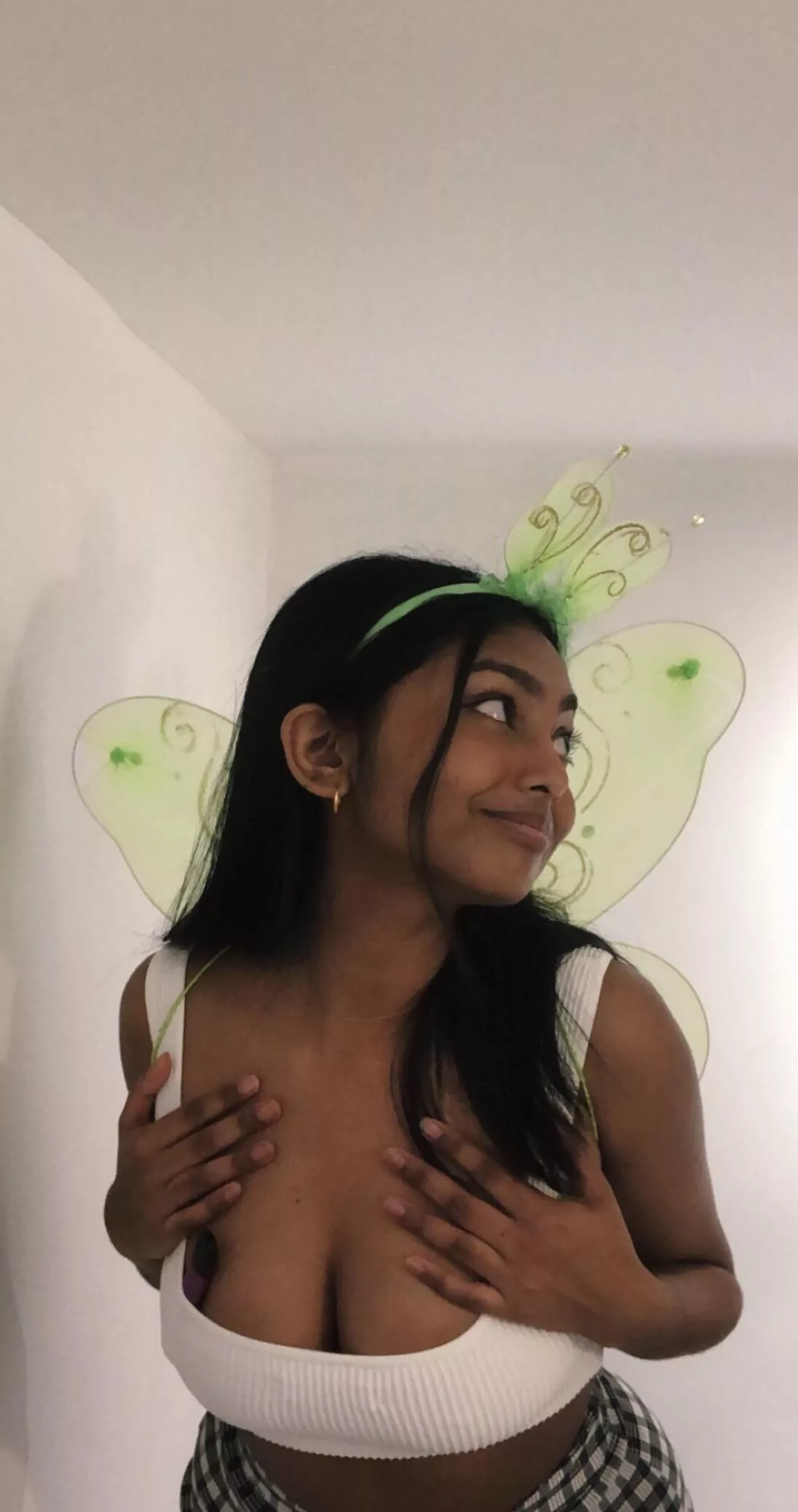 Am I cute ? 18 (f)
