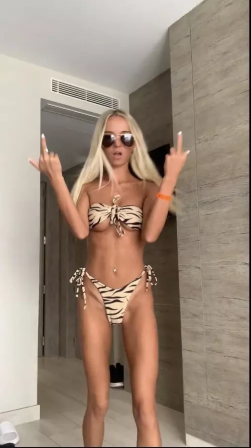 Amy bikini chav