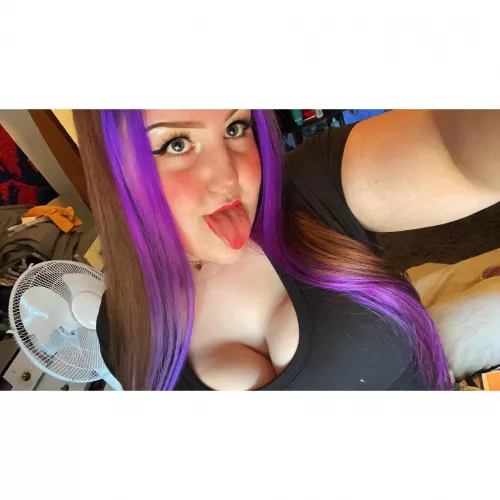 an oldie but a goodie ( gives me big tiddie goth gf vibes ) 🖤🕷 which I lowkey was at the time