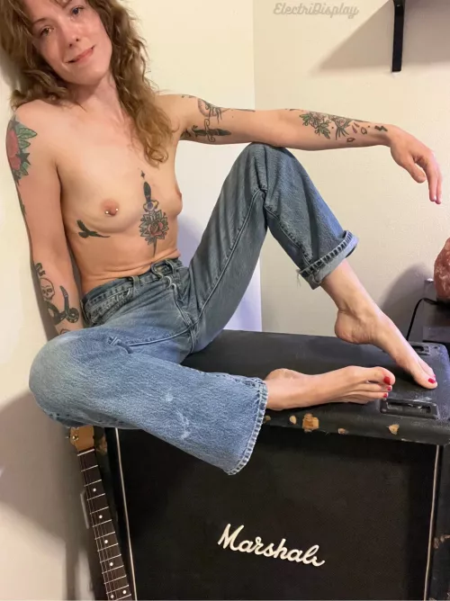 Any fans of older rocker chicks?