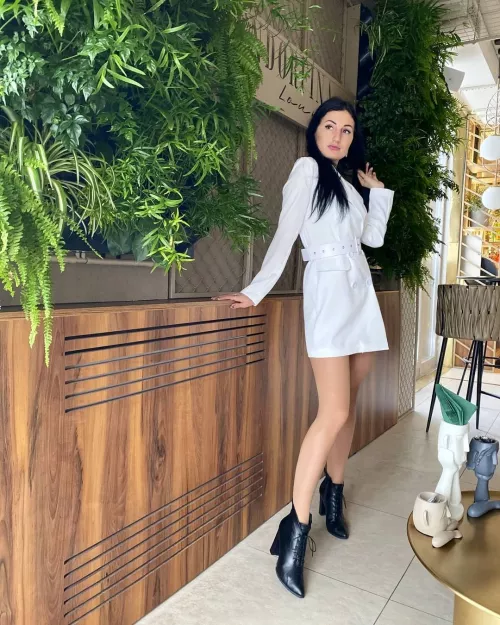 Any love for a Ukrainian classy girl wearing high heels? ❤️🇺🇦