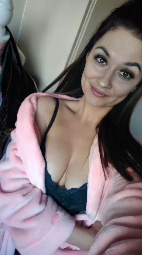 Anyone able to tribute my sexy pregnant milf wife? Bonus if you got a fleshlight to use Kik seany1993. Include the “.”