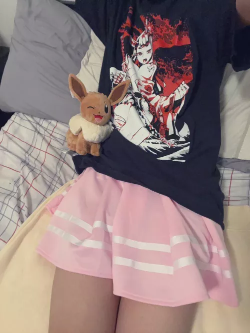 Anyone down to take me out for a burger and cuddle? (＠＾◡＾)