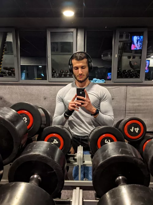 Anyone else who loves late night workouts?💪🏽